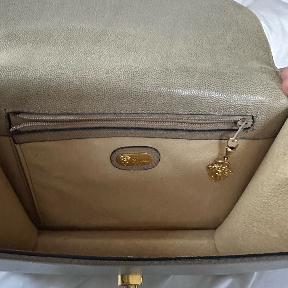 Gucci beige timeless elegant crossbody leather bag - Picture 12 of 15